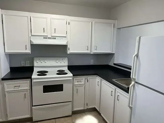 3rd image of 9740 82nd Ave #127