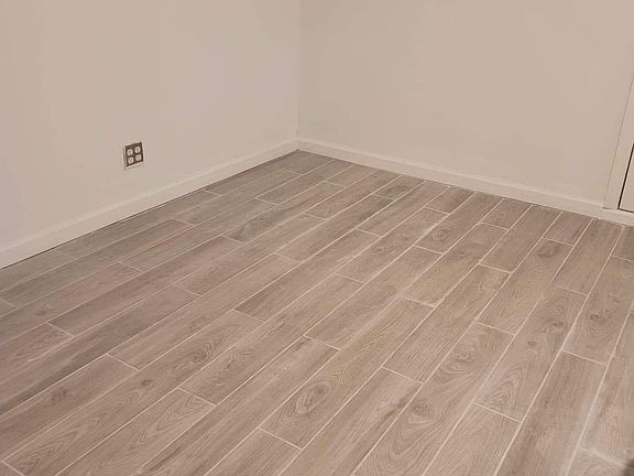 3rd image of 1326 Adee Ave #1