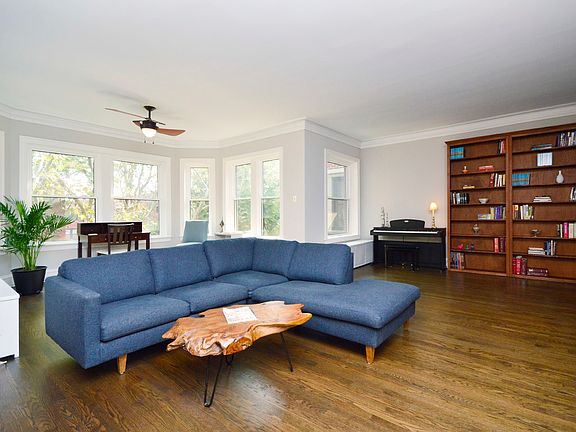 3rd image of 1424 W Elmdale Ave #3E