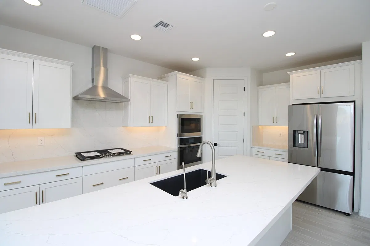 4 bed, 3.0 bath, 2360 sqft, $2,650 — Photo 3