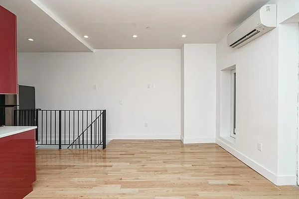 Rented by MySpaceNYC | media 8