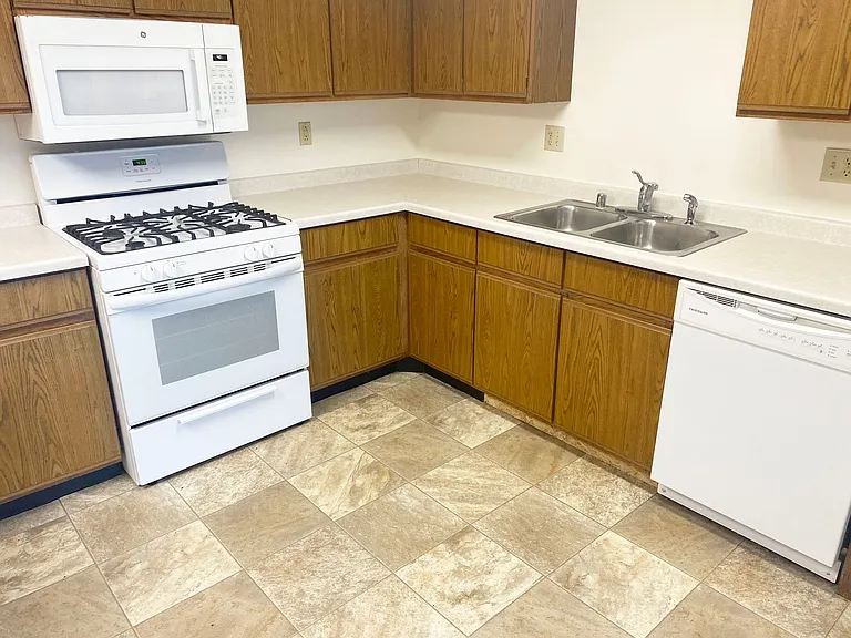 4PLEX-1911 Carol Dr — Photo 8