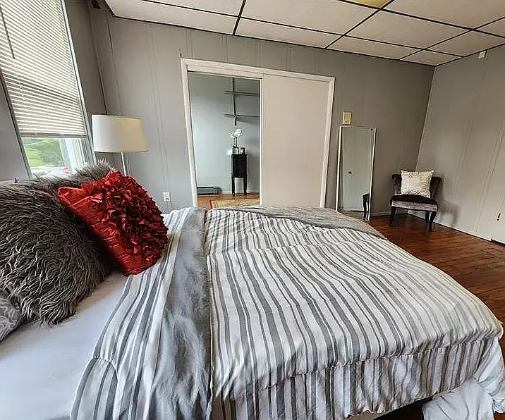 1 bed, 2000 sqft, $900 — Photo 2