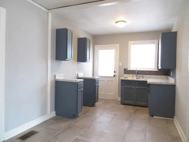 1612 Netherwood Ave — Photo 7
