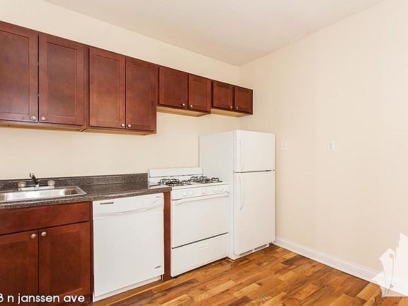 5th image of 3933 N Janssen Ave #1114