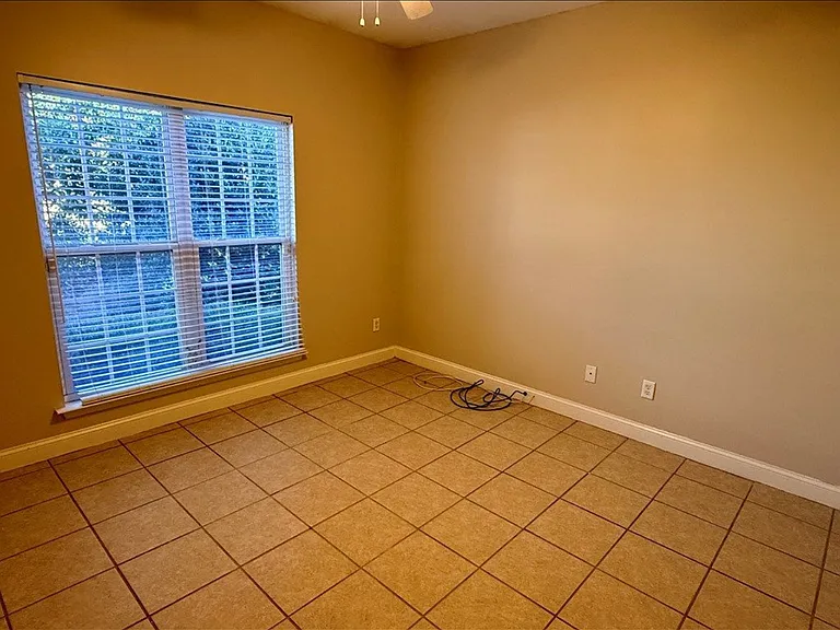 1633 Devon Dr — Photo 8