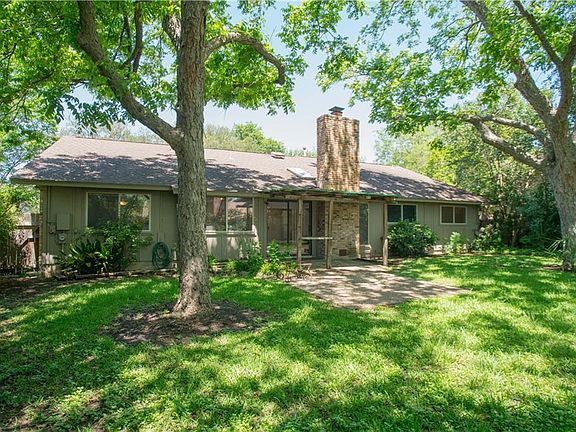 3rd image of 10607 Parkfield Dr