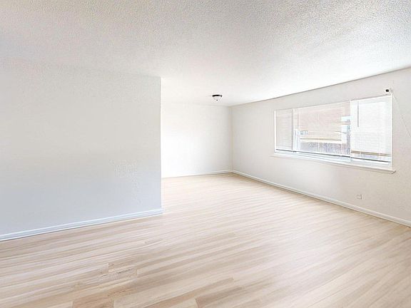 3rd image of 1021 Dolores Ln