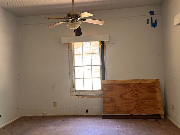 5th image of 396 Kingston St