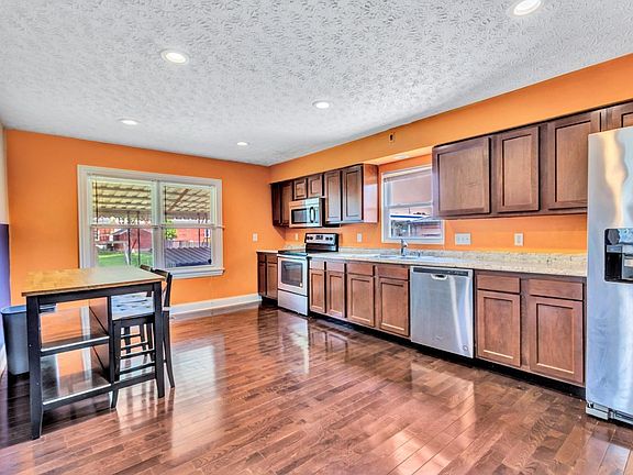 5th image of 2315 Woodburn Ave