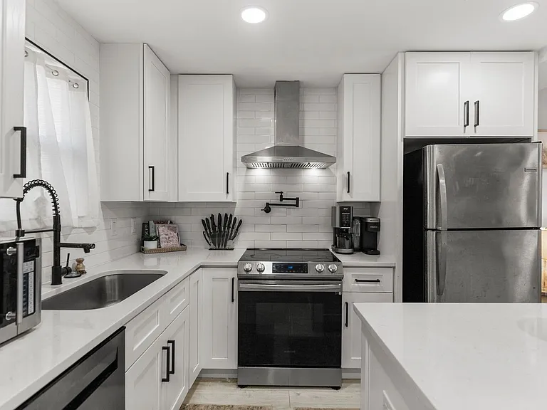 20 Virginia Dr — Photo 13