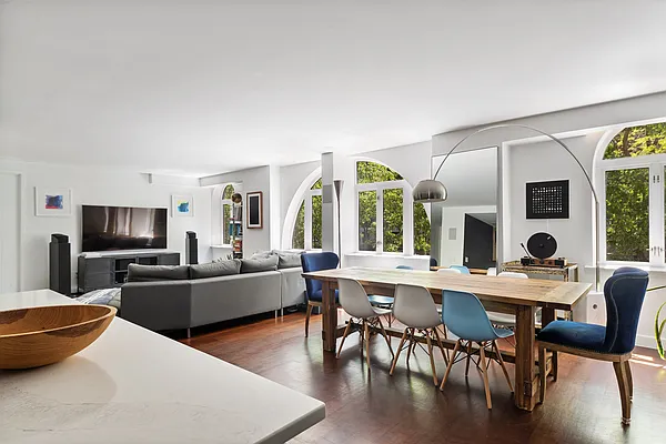 Sold by R New York | media 24