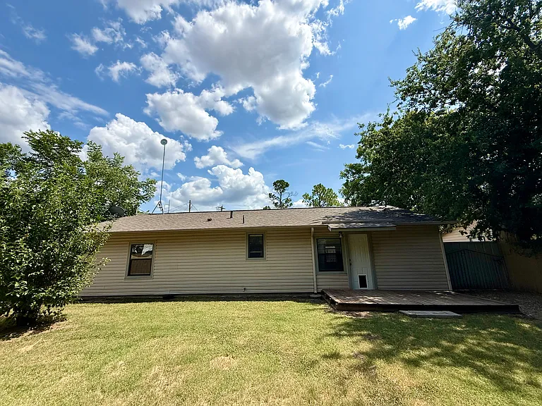 Large backyard with plenty of room for entertaining, pets or play.