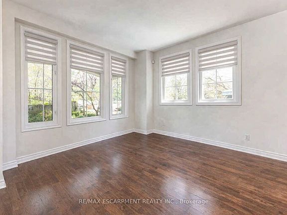 3rd image of 1203 Lorne Park Rd