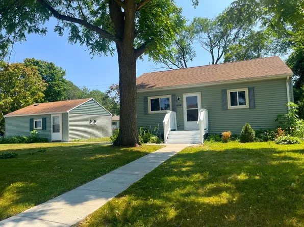 3325 East Thompson AVENUE, Saint Francis, WI 53235