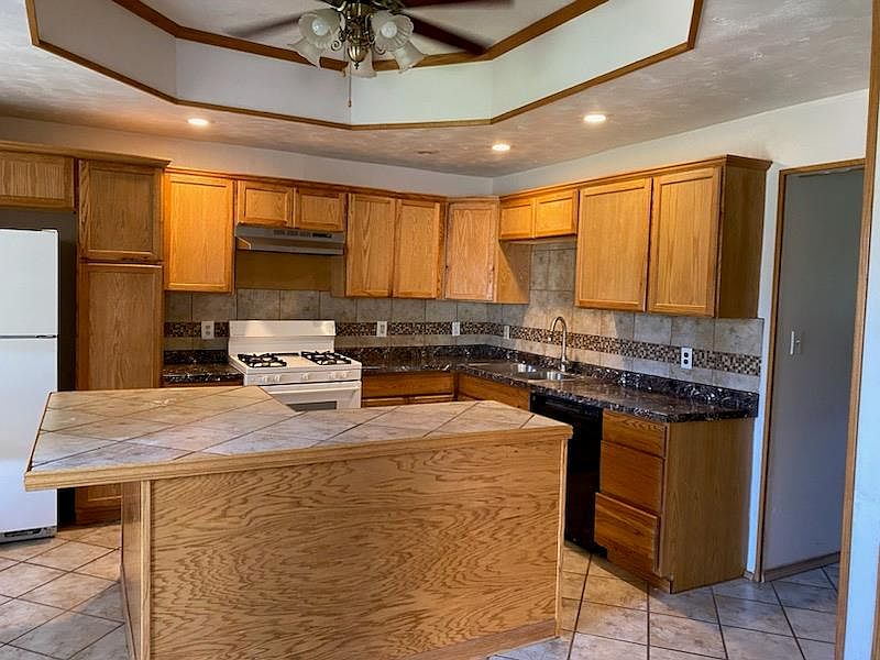 420 E 3rd St, Hoisington, KS 67544 Zillow