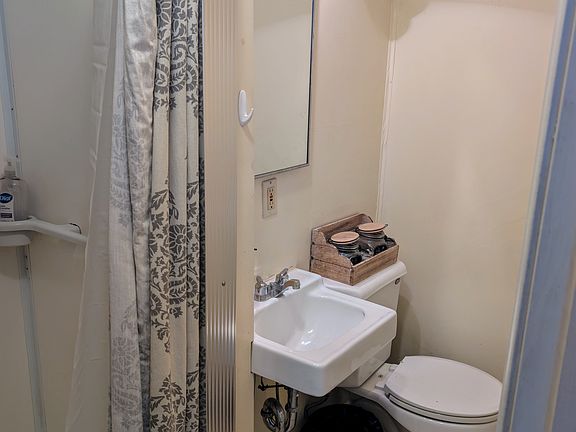 5th image of 249 Travis St NE Unit 1