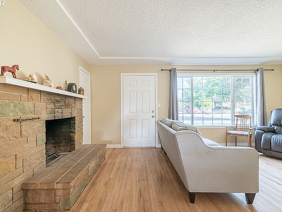 3rd image of 5605 NE 46th St