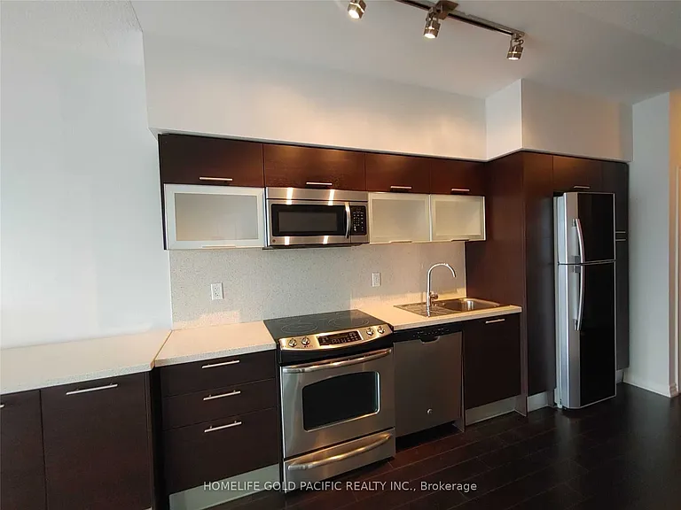 386 Yonge St #1716 — Photo 4