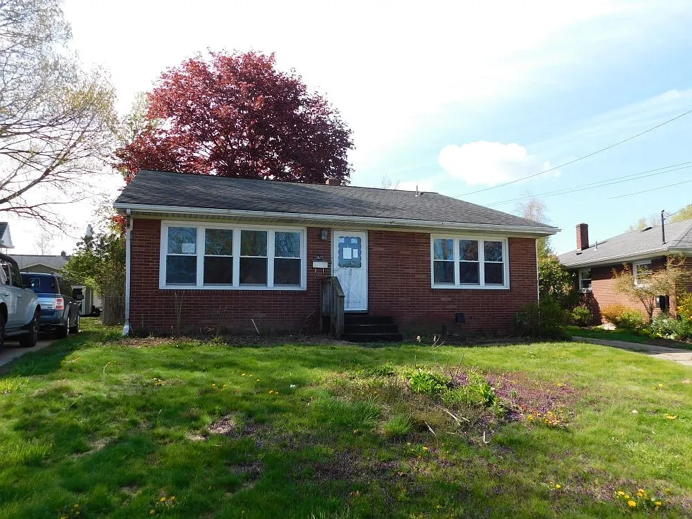 2621 Wolverine Ave photo 1