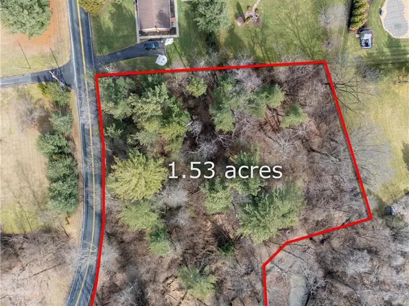 5083 Camp Meeting Rd, Center Valley, PA 18034