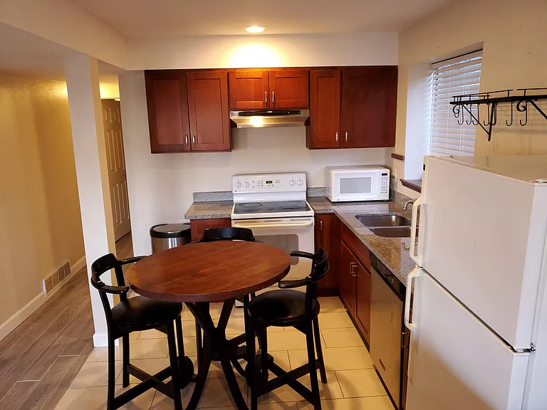 110 Florentia St #B — Photo 9