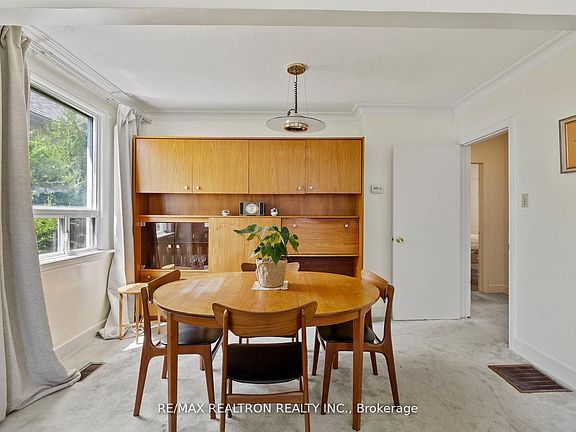 4th image of 598 Coldstream Ave