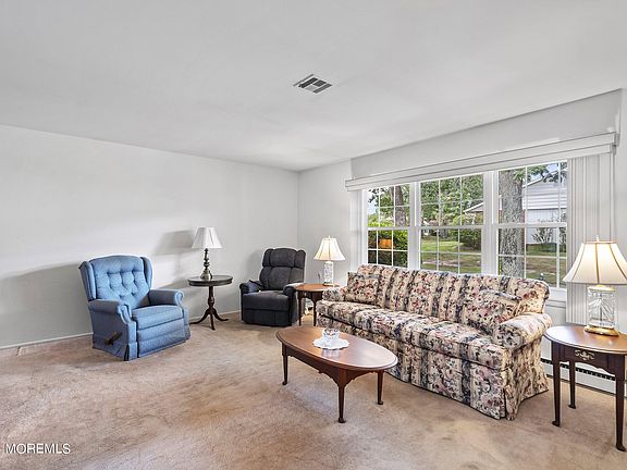 3rd image of 934B Thornhill Court #B