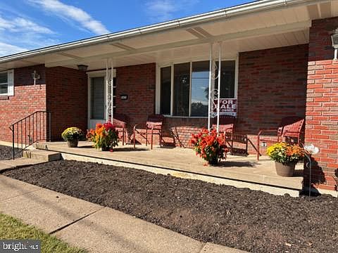 1st image of 2433 High Point Dr