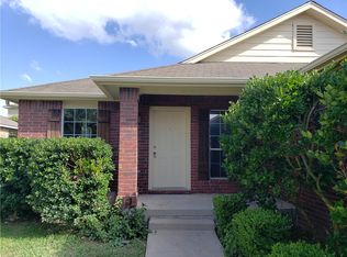 512 W South St, Leander, TX 78641