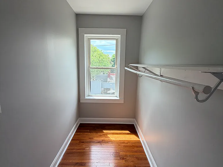 37 William St #3 — Photo 9