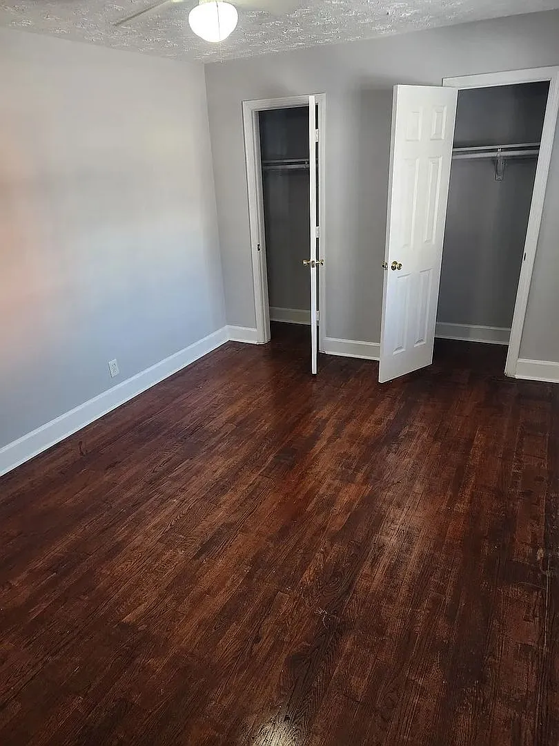 Room in 2 Bedroom Home at 8th St — Photo 4