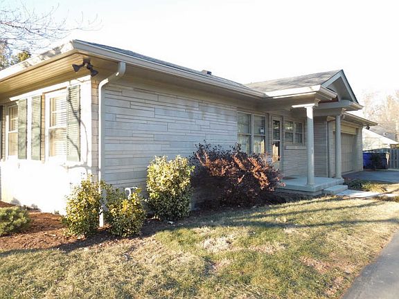 3rd image of 1211 Lakewood Dr