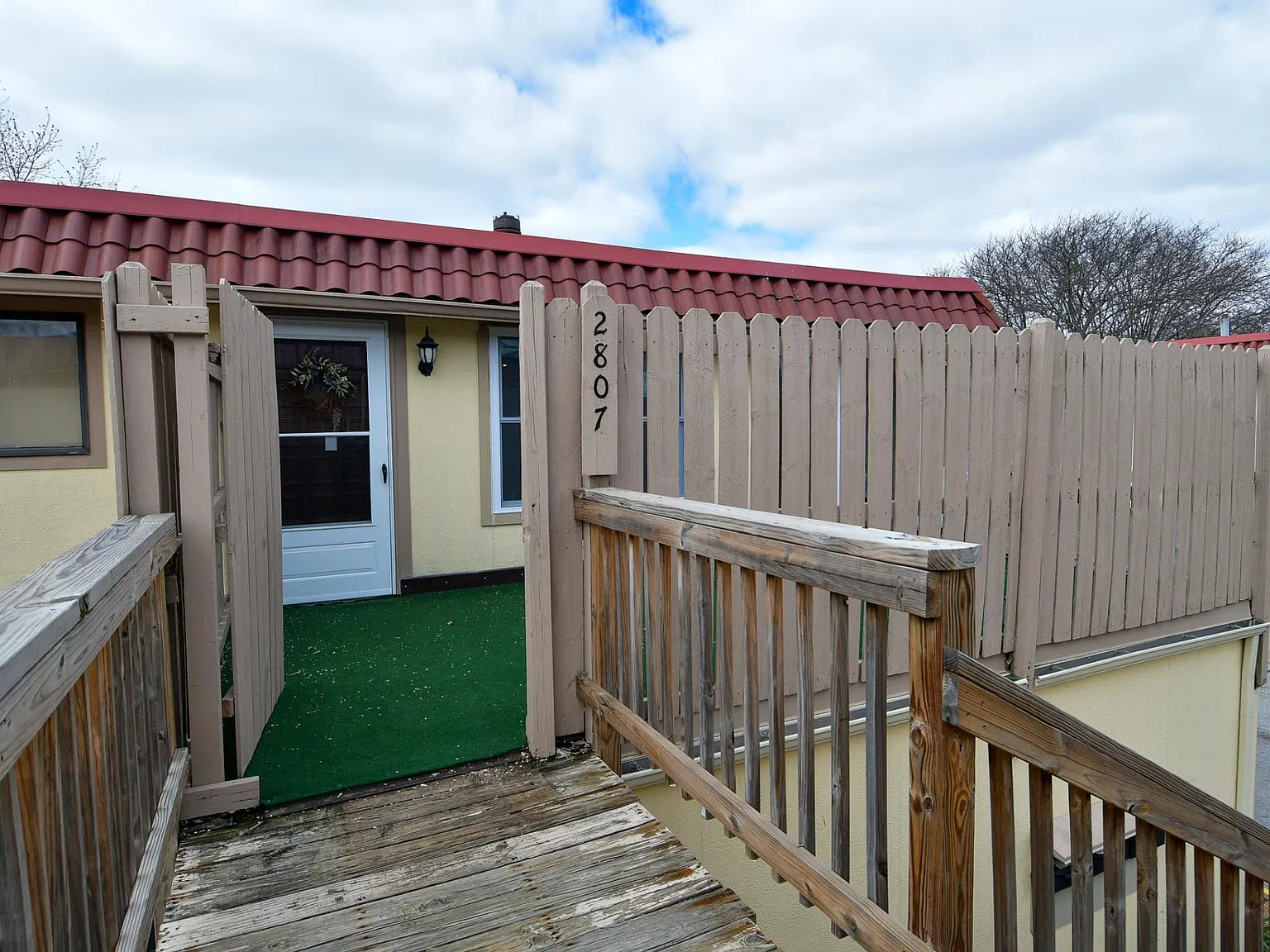 2 bed, 968 sqft, $1,200 — Photo 2