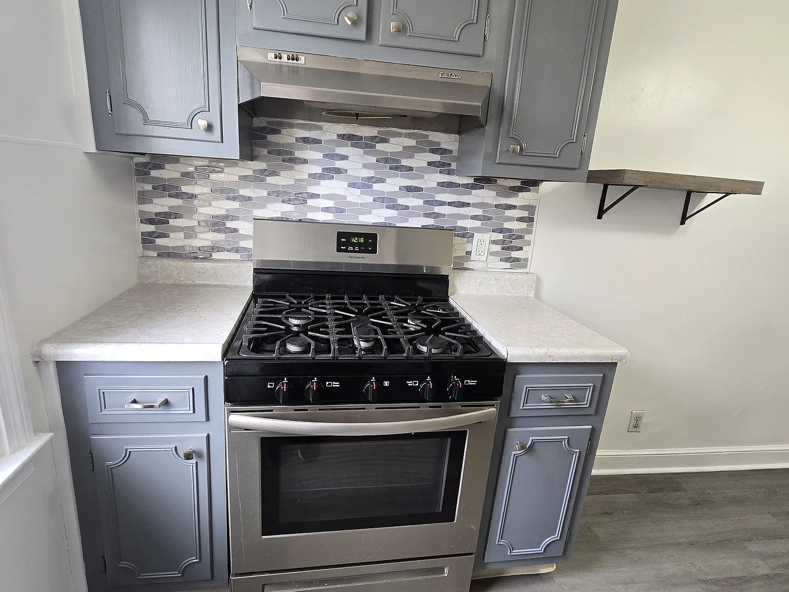 One bedroom - Pilgrim Gardens, Drexel Hill — Photo 1