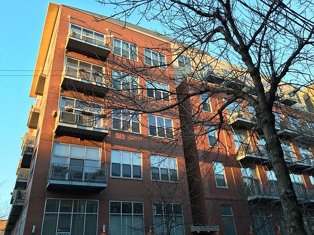 1st image of 824 W Superior St Unit 305
