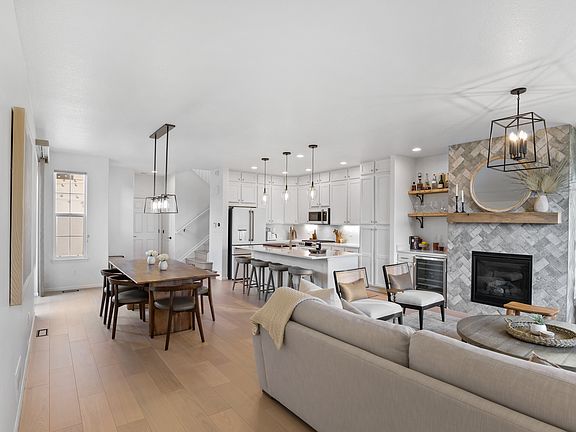4th image of 280 N Yosemite Way