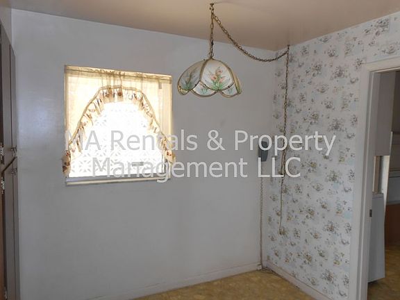 5th image of 901 Monet St