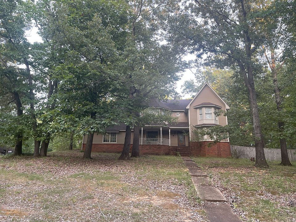1st image of 380 Sherburne Cv