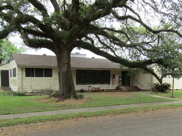 325 Country Club Dr, New Iberia, LA 70563