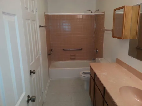 6073 Delaware Dr, Merrillville, IN 46410