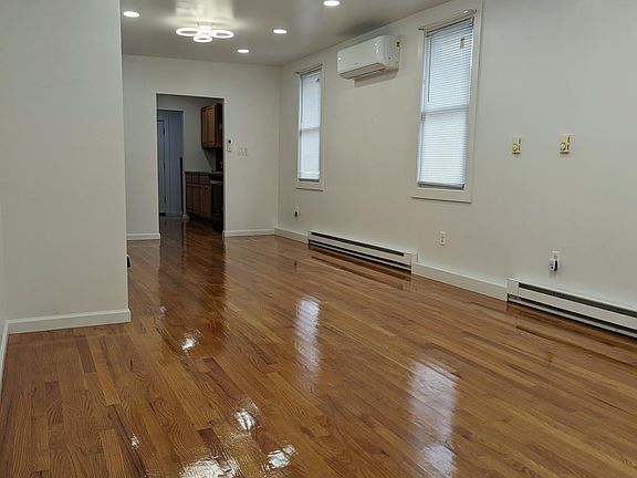 5th image of 449 Midland Ave