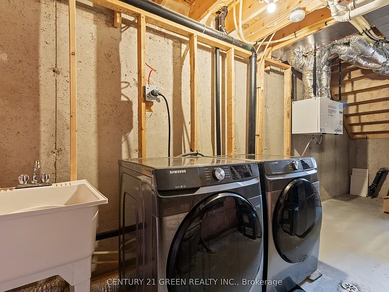 851 Sarnia Rd — Photo 9