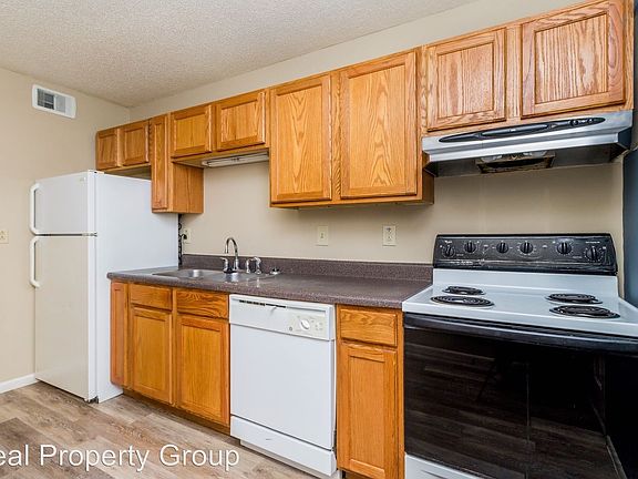 4th image of 402 Lawrence Pl APT A