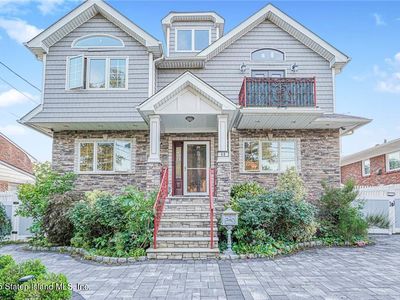68 Kensington Ave, Staten Island, NY, 10305