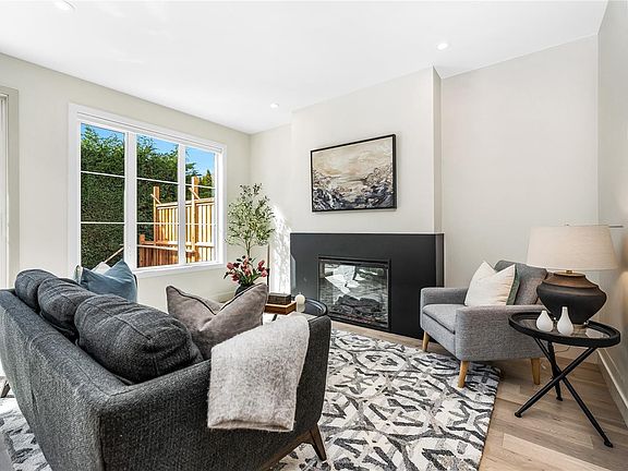 2nd image of 3333 Henderson Rd #4
