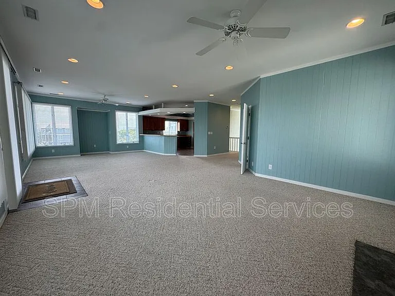 1154 Monroe Ln — Photo 5