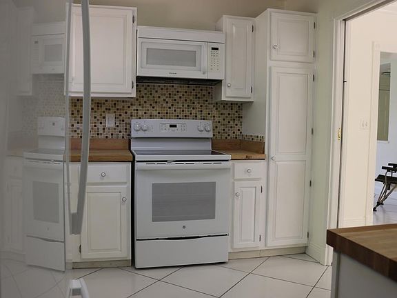 3rd image of 5020 Orduna Dr