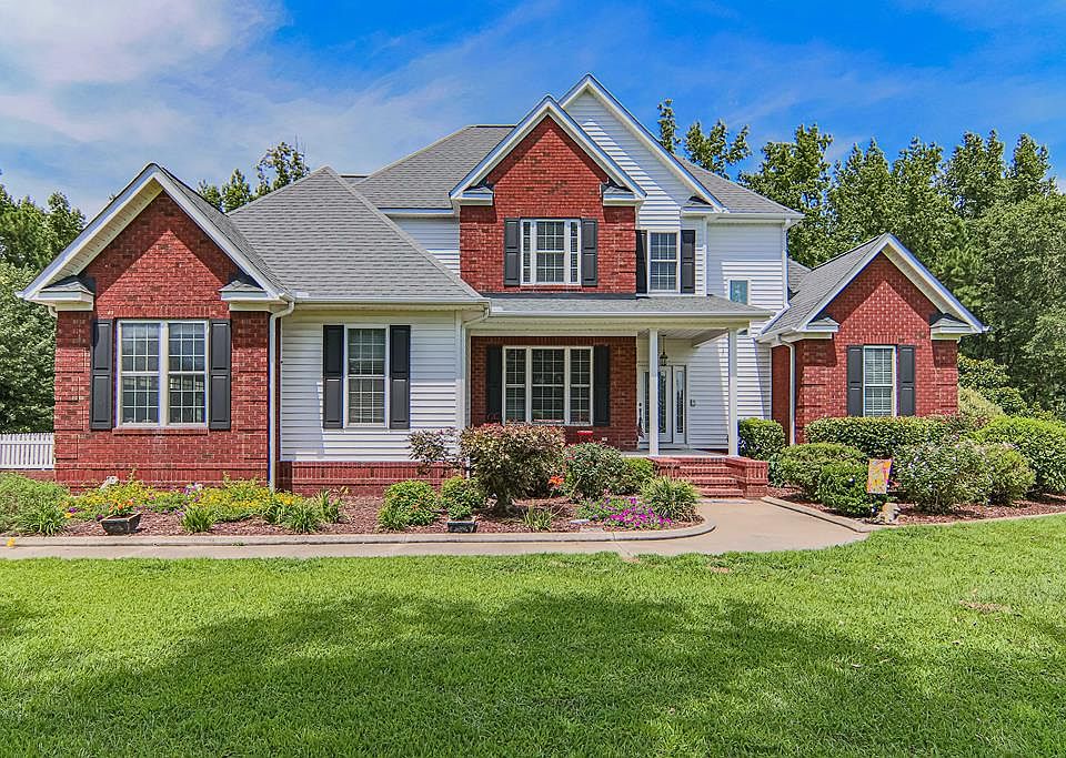 1st image of 305 Ashworth Dr