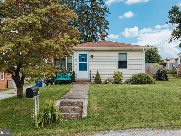 57 2nd St, Windsor, PA 17366